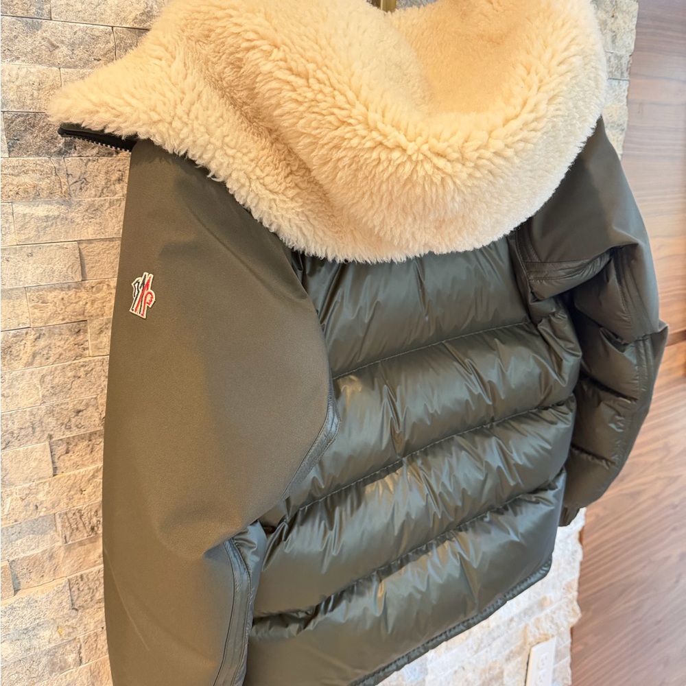 Moncler Morgins Short Down Jacket - Picture 4 of 6